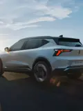 auto die naar de zon rijdt